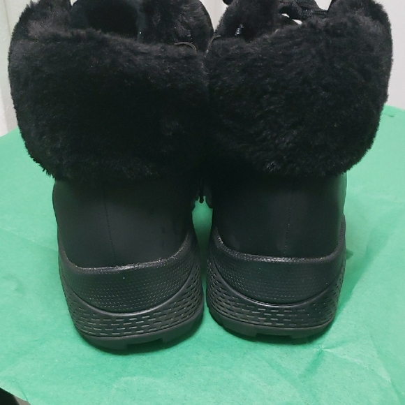 Women's Black Fur-Lined Boots - Picture 8 of 8